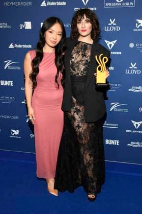 Andrea Guo und Seyneb Saleh bei der Verleihung des Deutschen Schauspielpreises 2025 im Hotel Pullman Berlin Schweizerhof. Berlin, 09.10.2025