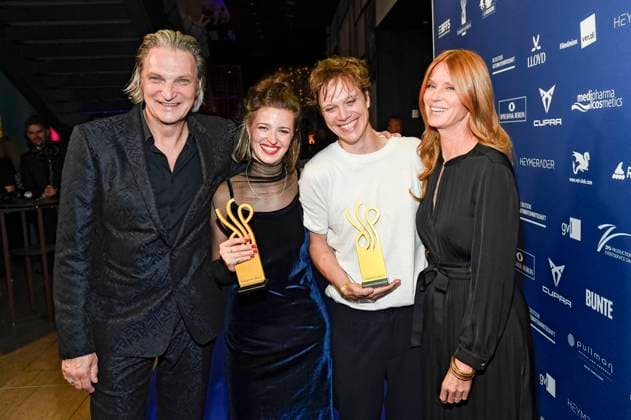 Stefan Jürgens, Linda Blümchen, Simon Steinhorst und Esther Schweins bei der Verleihung des Deutschen Schauspielpreises 2025 im Hotel Pullman Berlin Schweizerhof. Berlin, 09.10.2025