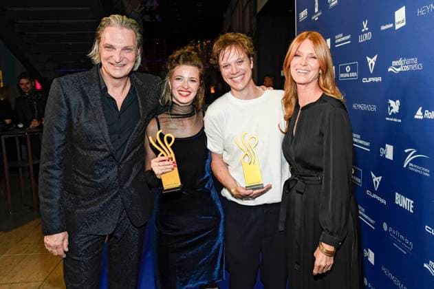 Stefan Jürgens, Linda Blümchen, Simon Steinhorst und Esther Schweins bei der Verleihung des Deutschen Schauspielpreises 2025 im Hotel Pullman Berlin Schweizerhof. Berlin, 09.10.2025