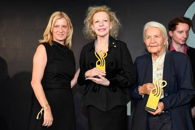 Caroline Peters, Sunnyi Melles und Hildegard Schmahl bei der Verleihung des Deutschen Schauspielpreises 2025 im Hotel Pullman Berlin Schweizerhof. Berlin, 09.10.2025