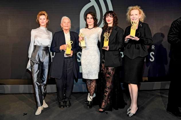 Leslie Malton, Hildegard Schmahl, Jennifer Sabel, Seyneb Saleh und Sunnyi Melles bei der Verleihung des Deutschen Schauspielpreises 2025 im Hotel Pullman Berlin Schweizerhof. Berlin, 09.10.2025