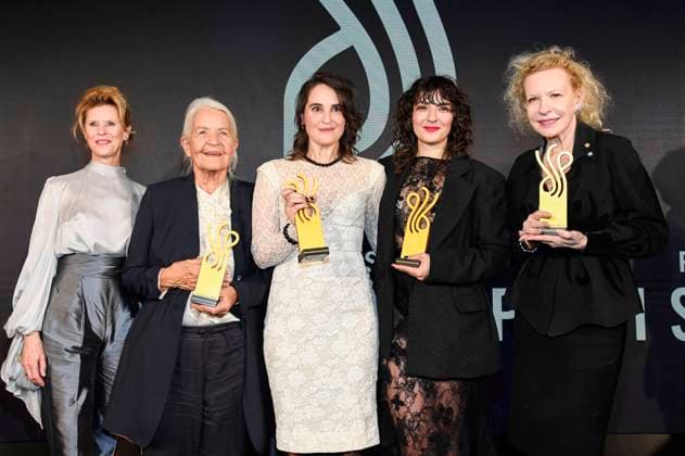 Leslie Malton, Hildegard Schmahl, Jennifer Sabel, Seyneb Saleh und Sunnyi Melles bei der Verleihung des Deutschen Schauspielpreises 2025 im Hotel Pullman Berlin Schweizerhof. Berlin, 09.10.2025