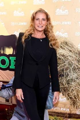 Model Giulia Siegel bei der Premierenfeier von Der Promihof von RTL2 auf dem Gertrudenhof. Hürth, 09.10.2025 NRW Deutschland Copyright: xChristophxHardtx
