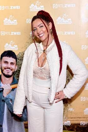 Influencerin Aline Jost bei der Premierenfeier von Der Promihof von RTL2 auf dem Gertrudenhof. Hürth, 09.10.2025 NRW Deutschland Copyright: xChristophxHardtx