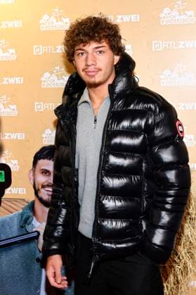 Influencer Garry Secret (Garrysecret) bei der Premierenfeier von Der Promihof von RTL2 auf dem Gertrudenhof. Hürth, 09.10.2025 NRW Deutschland Copyright: xChristophxHardtx