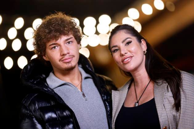 Influencer Garry Secret (Garrysecret) und Influencerin Ricarda Raatz bei der Premierenfeier von Der Promihof von RTL2 auf dem Gertrudenhof. Hürth, 09.10.2025 NRW Deutschland Copyright: xChristophxHardtx