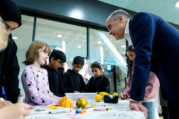 October 10, 2025, Ottawa, On, CAN: Prime Minister Mark Carney speaks to children making art at a community centre before participating in an announcement in Ottawa, on Friday, Oct. 10, 2025. Ottawa CAN  - ZUMAc35_ 20251010_zaf_c35_017 Copyright: xJustinxTangx