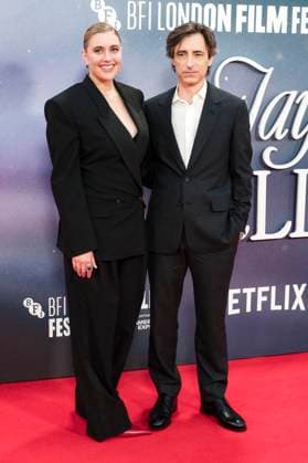 Greta Gerwig mit Ehemann Noah Baumbach bei der Premiere des Kinofilms Jay Kelly auf dem 69. BFI London Film Festival 2025 in der Royal Festival Hall. London, 10.10.2025
