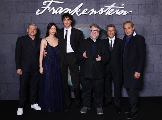 Frankenstein Premiere - Paris Ted Serandos, Mia Goth, Jacob Elordi, Guillermo del Toro, Oscar Isaac and Alexandre Desplat attends Frankenstein Premiere in Paris, France on October 10, 2025. Photo by Jerome Domine ABACAPRESS.COM  Copyright: xDominexJerome ABACAx