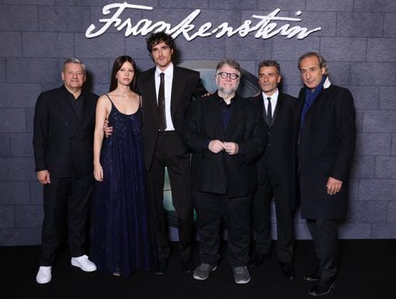 Frankenstein Premiere - Paris Ted Serandos, Mia Goth, Jacob Elordi, Guillermo del Toro, Oscar Isaac and Alexandre Desplat attends Frankenstein Premiere in Paris, France on October 10, 2025. Photo by Jerome Domine ABACAPRESS.COM  Copyright: xDominexJerome ABACAx