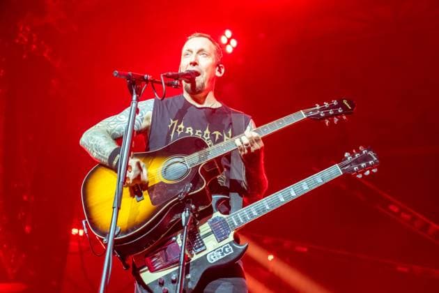Volbeat entfesselt pure Energie in der Quarterback Immobilien Arena Leipzig die dänischen Rock-Rebellen begeistern am 10. Oktober 2025 im Rahmen ihrer The Greatest Tour mit druckvollem Sound, spektakulärer Lichtshow und einem Publikum, das jede Note feiert. Bandmitglieder 2025: Michael Poulsen Gesang & Gitarre Jon Larsen Schlagzeug Kaspar Boye Larsen Bass Flemming C. Lund Leadgitarre (Tourgitarrist) Volbeat Leipzig *** Volbeat unleashes pure energy in the Quarterback Immobilien Arena Leipzig the Danish rock rebels will thrill on October 10, 2025 as part of their The Greatest Tour with a powerful sound, spectacular light show and an audience that celebrates every note Band members 2025 Michael Poulsen vocals guit
