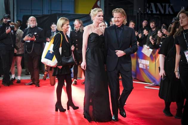 Kirsten Dunst mit Ehemann Jesse Plemons bei der Premiere des Kinofilms Bugonia auf dem 69. BFI London Film Festival 2025 in der Royal Festival Hall. London, 10.10.2025