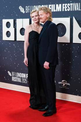 Kirsten Dunst mit Ehemann Jesse Plemons bei der Premiere des Kinofilms Bugonia auf dem 69. BFI London Film Festival 2025 in der Royal Festival Hall. London, 10.10.2025