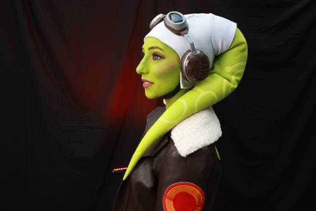 2025 New York Comic Con Cosplayer Olivia from Astoria dresses as Harrison Doula from Star Wars Rebels for the Javits Center in New York City, on October 10, 2025. New York City N.Y. United States  Copyright: xGordonxDonovanx originalFilename: donovan-newyorkc251010_npBKy.jpg