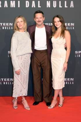 Scott Cooper mit Ehefrau Jocelyne Cooper und Tochter Scott Cooper bei der Premiere des Kinofilms Springsteen Liberami dal nulla Springsteen: Deliver Me from Nowhere im Space Cinema Moderno. Rom, 10.10.2025
