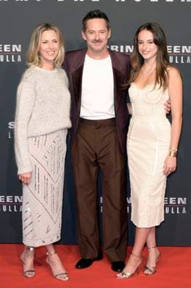 Scott Cooper mit Ehefrau Jocelyne Cooper und Tochter Scott Cooper bei der Premiere des Kinofilms Springsteen Liberami dal nulla Springsteen: Deliver Me from Nowhere im Space Cinema Moderno. Rom, 10.10.2025