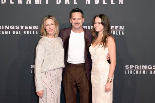 Scott Cooper mit Ehefrau Jocelyne Cooper und Tochter Scott Cooper bei der Premiere des Kinofilms Springsteen Liberami dal nulla Springsteen: Deliver Me from Nowhere im Space Cinema Moderno. Rom, 10.10.2025