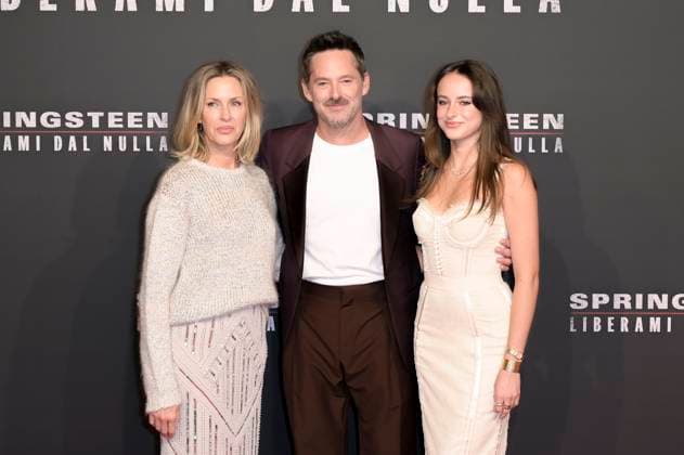 Scott Cooper mit Ehefrau Jocelyne Cooper und Tochter Scott Cooper bei der Premiere des Kinofilms Springsteen Liberami dal nulla Springsteen: Deliver Me from Nowhere im Space Cinema Moderno. Rom, 10.10.2025