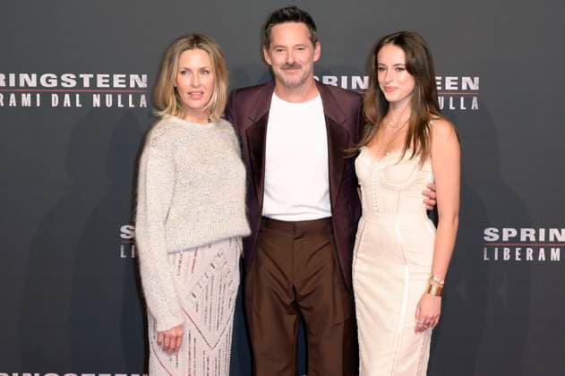 Scott Cooper mit Ehefrau Jocelyne Cooper und Tochter Scott Cooper bei der Premiere des Kinofilms Springsteen Liberami dal nulla Springsteen: Deliver Me from Nowhere im Space Cinema Moderno. Rom, 10.10.2025