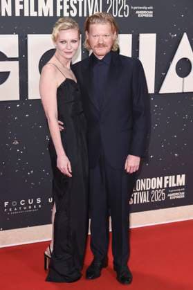 Kirsten Dunst mit Ehemann Jesse Plemons bei der Premiere des Kinofilms Bugonia auf dem 69. BFI London Film Festival 2025 in der Royal Festival Hall. London, 10.10.2025