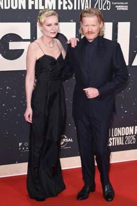 Kirsten Dunst mit Ehemann Jesse Plemons bei der Premiere des Kinofilms Bugonia auf dem 69. BFI London Film Festival 2025 in der Royal Festival Hall. London, 10.10.2025