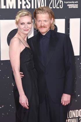 Kirsten Dunst mit Ehemann Jesse Plemons bei der Premiere des Kinofilms Bugonia auf dem 69. BFI London Film Festival 2025 in der Royal Festival Hall. London, 10.10.2025