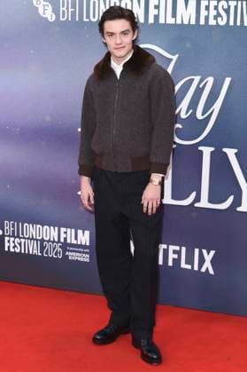 Louis Partridge bei der Premiere des Kinofilms Jay Kelly auf dem 69. BFI London Film Festival 2025 in der Royal Festival Hall. London, 10.10.2025