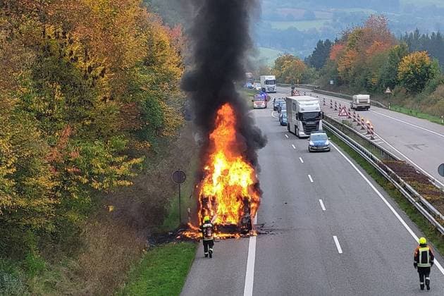 News Bilder des Tages RECORD DATE NOT STATED Pruem GER, Verkehr, Automobil, Unfall, LKW, Autobahn, Feuer, Brand, A60, Abfahrt Prüm-Schlossheck, 11.10.2025 LKW Brand mit Feuerwehreinsatz auf der A60 bei Pruem GER, Verkehr, Automobil, Unfall, LKW, Autobahn, Feuer, Brand, A60, Abfahrt Pruem-Schlossheck, 11.10.2025 *** Pruem GER, traffic, automobile, accident, truck, highway, fire, fire, A60, exit Prüm Schlossheck, 11 10 2025 Truck fire with fire department operation on the A60 near Pruem GER, traffic, automobile, accident, truck, highway, fire, fire, A60, exit Pruem Schlossheck, 11 10 2025 Copyright: xEibner-Pressefoto JuergenxAugstx EP_JAT
