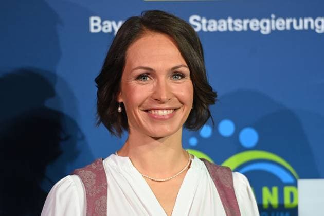 Magdalena NEUNER (Ex-Biathletin), Einzelbild,angeschnittenes Einzelmotiv,Portraet,Portrait,Porträt. Bayerischer Sportpreis 2025 in der BMW Welt, Roter Teppich,Red Carpet am 11.10.2025