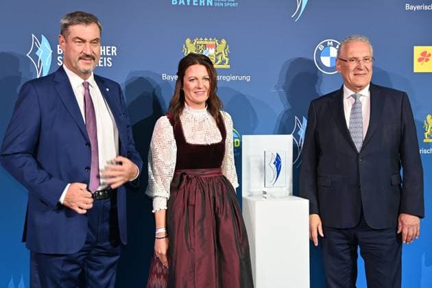 v.li:Markus SOEDER (Ministerpraesident Bayern und CSU Vorsitzender), Joachim HERRMANN (Innenminister Bayern). Bayerischer Sportpreis 2025 in der BMW Welt, Roter Teppich,Red Carpet am 11.10.2025