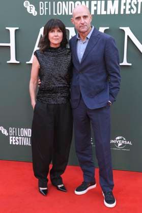 Liza Marshall und Mark Strong bei der Premiere des Kinofilms Hamnet auf dem 69. BFI London Film Festival 2025 in der Royal Festival Hall. London, 11.10.2025