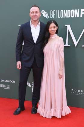 Nicolas Gonda und Chloe Zhao bei der Premiere des Kinofilms Hamnet auf dem 69. BFI London Film Festival 2025 in der Royal Festival Hall. London, 11.10.2025
