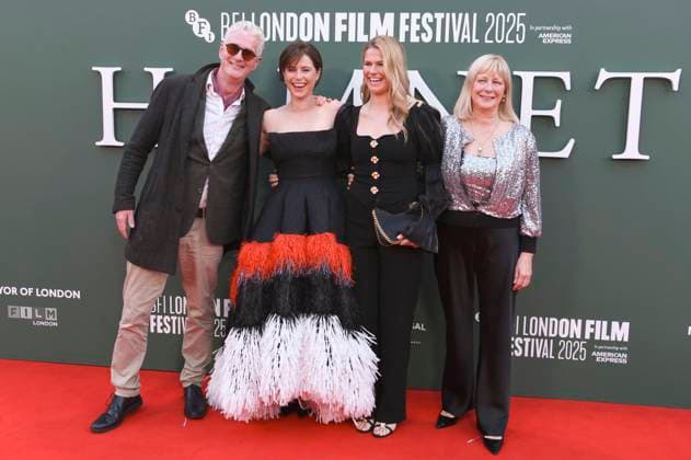 Tim Buckley, Jessie Buckley, Gast und Marina Cassidy bei der Premiere des Kinofilms Hamnet auf dem 69. BFI London Film Festival 2025 in der Royal Festival Hall. London, 11.10.2025