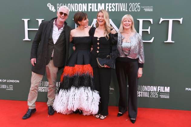 Tim Buckley, Jessie Buckley, Gast und Marina Cassidy bei der Premiere des Kinofilms Hamnet auf dem 69. BFI London Film Festival 2025 in der Royal Festival Hall. London, 11.10.2025