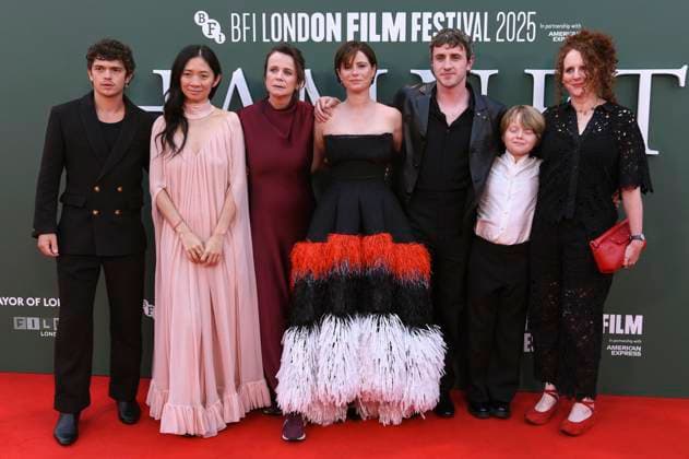 Noah Jupe, Chloe Zhao, Emily Watson, Jessie Buckley, Paul Mescal, Jacobi Jupe und Maggie O™Farrell bei der Premiere des Kinofilms Hamnet auf dem 69. BFI London Film Festival 2025 in der Royal Festival Hall. London, 11.10.2025