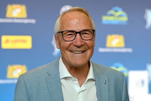 Alois SCHLODER (Ex-Eishockeyspieler), Einzelbild,angeschnittenes Einzelmotiv,Portraet,Portrait,Porträt. Bayerischer Sportpreis 2025 in der BMW Welt, Roter Teppich,Red Carpet am 11.10.2025
