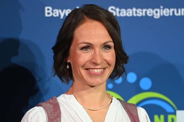 Magdalena NEUNER (Ex Biathletin), Einzelbild,angeschnittenes Einzelmotiv,Portraet,Portrait,Porträt. Bayerischer Sportpreis 2025 in der BMW Welt, Roter Teppich,Red Carpet am 11.10.2025