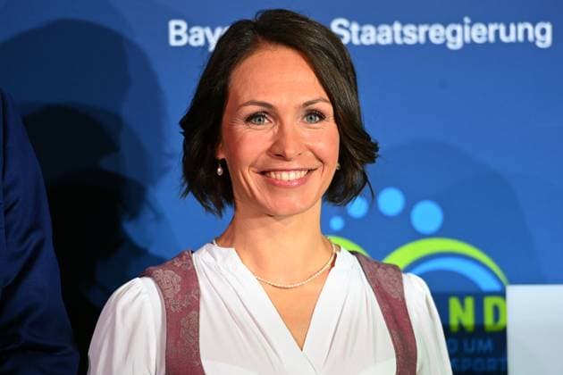 Magdalena NEUNER (Ex Biathletin), Einzelbild,angeschnittenes Einzelmotiv,Portraet,Portrait,Porträt. Bayerischer Sportpreis 2025 in der BMW Welt, Roter Teppich,Red Carpet am 11.10.2025
