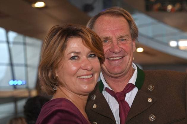 Markus WASMEIER (Ex Skirennlaeufer), mit Ehefrau Brigitte, Bayerischer Sportpreis 2025 in der BMW Welt, Roter Teppich,Red Carpet am 11.10.2025