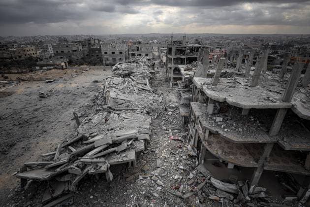Destruction in Gaza City after ceasefire GAZA CITY, GAZA - OCTOBER 12: An aerial view of the heavily damaged and collapsed buildings in the Israeli attacks, after the Israeli army withdrew from Gaza following the ceasefire agreement on October 12, 2025 in the Sabra neighborhood in southern Gaza City, Gaza. Displaced Palestinians returning to the Sabra neighborhood encountered a scene of massive destruction. Civilians returning to the area after the ceasefire agreement came into effect found that the Israeli army had leveled large areas of buildings and high-rise structures. Khames Alrefi Anadolu Gaza City Gaza. Editorial use only. Please get in touch for any other usage.  Copyright: x2025xAnadoluxKhamesxAlrefix
