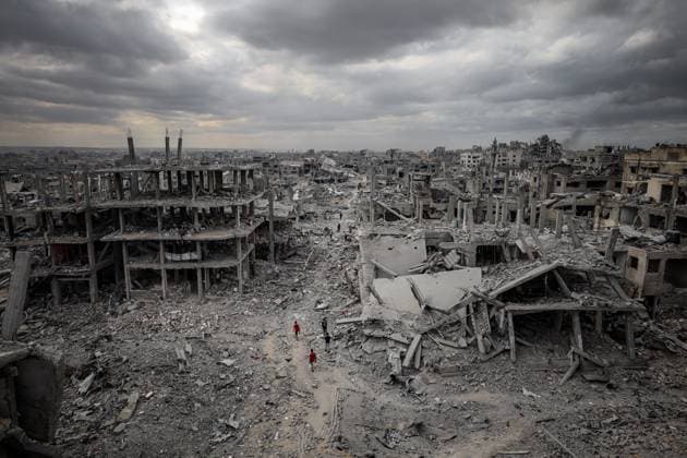 Destruction in Gaza City after ceasefire GAZA CITY, GAZA - OCTOBER 12: An aerial view of the heavily damaged and collapsed buildings in the Israeli attacks, after the Israeli army withdrew from Gaza following the ceasefire agreement on October 12, 2025 in the Sabra neighborhood in southern Gaza City, Gaza. Displaced Palestinians returning to the Sabra neighborhood encountered a scene of massive destruction. Civilians returning to the area after the ceasefire agreement came into effect found that the Israeli army had leveled large areas of buildings and high-rise structures. Khames Alrefi Anadolu Gaza City Gaza. Editorial use only. Please get in touch for any other usage.  Copyright: x2025xAnadoluxKhamesxAlrefix