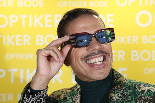 Elegant, stylisch, authentisch - der schillernde Stylist, Choreograph und Model Jorge Gonzalez hat auf der Hausmesse von Optiker Bode in Hamburg seine eigene Brillenkollektion vorgestellt, 12.10.2025 Jorge sagt über seine Kollektion: Ich liebe Accessoires Ð und Brillen sind für mich kleine Kunstwerke im Gesicht. Die Kollektion zeigt meine Vision: mutig, aber tragbar. Klassische Formen mit einem Twist Ð wie ich eben! Meine Brillen sollen Selbstvertrauen geben. Das ist das Wichtigste *** Elegant, stylish, authentic the dazzling stylist, choreographer and model Jorge Gonzalez presented his own eyewear collection at the in-house exhibition of optician Bode in Hamburg, 12 10 2025 Jorge says about his collection I love accessories Ð and for me,