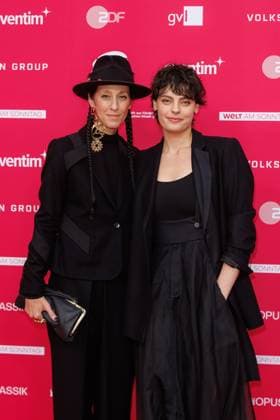 Award - Deutscher Filmpreis 2024 Esther Perbandt und Emily D Angelo beim Opus Klassik 2025 im Konzerthaus am Gendarmenmarkt am 12.10.2025 in Berlin. Copyright: xEventpressxKochanx
