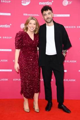 Tim Allhoff mit Gast bei der Verleihung des Opus Klassik 2025 im Konzerthaus am Gendarmenmarkt. Berlin, 12.10.2025