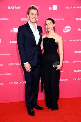 Benjamin Bernheim mit Ehefrau Sandra Hamaoui bei der Verleihung des Opus Klassik 2025 im Konzerthaus am Gendarmenmarkt. Berlin, 12.10.2025