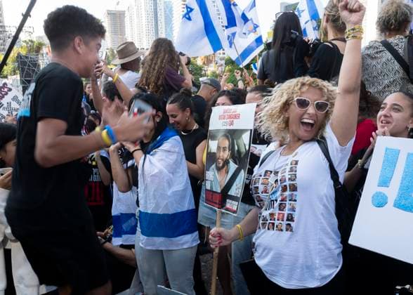 Israelis in Hostages Square in Tel Aviv, Israel on Monday October 13, 2025 celebrate the return of all living and most of the dead Israeli hostages taken captive by Hamas terrorists on October 7, 2023. Israel and Hamas signed onto the us-brokered ceasefire deal and all hostages are returned today as US president Trump makes a historic visit to Israel and then to Egypt to sign the peace deal, ending the two-year war in the Gaza Strip.  ISR20251001312 JimxHollander