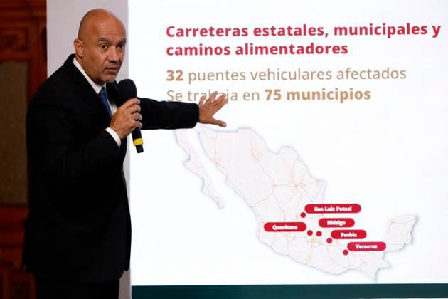 Mexico™s President Claudia Sheinbaum Holds Havy Rains Damage Report The Secretary of Infrastructure, Communications, and Transportation, Jesus Esteva Medina speaks about the damage report and the emergency measures adopted due to the heavy rains during a press conference at the National Palace on October 13, 2025, in Mexico City, Mexico. (Photo by Luis Barron Eyepix Group) Copyright: xLuisxBarronx xEyepixxGroupx LB_13102025_11