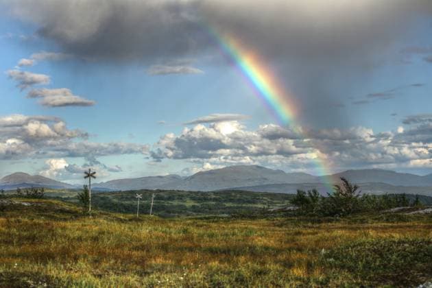 Regenbogen im Blasjofjalls-Naturschutzgebiet an der Wildnisstraße in Schweden Rainbow in Blasjofjalls nature reserve near the Wilderness Road in Sweden. (License=RF) Copyright: xZoonar.com JohannesxHansenx 24041216