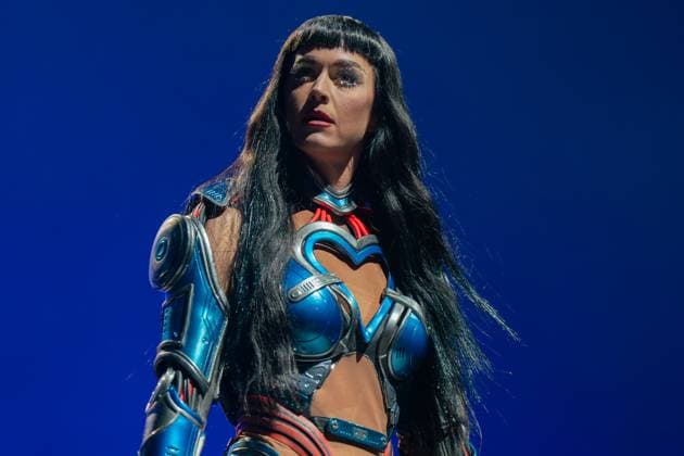 Entertainment Bilder des Tages Katy Perry live at O2 London - 13 Oct 2025 Katy Perry seen performing live on stage during the Lifetimes Tour at The O2 Arena, the first of two nights at the arena. London United Kingdom Copyright: xBonniexBritainx xSOPAxImagesx ASP04015