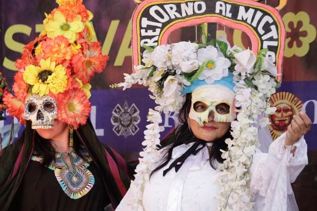 Xochimilco Mayor s Office Prepares For Various Cultural Activities For The Day Of The Dead In Mexico Women dress as catrinas during a press conference at the Xochimilco mayor s office in Mexico City, Mexico, on October 13, 2025, where authorities announce various cultural activities to commemorate the Day of the Dead in Mexico on November 1 of this year. Mexico City Mexico City Mexico  Copyright: xGerardoxVieyrax originalFilename: vieyra-notitle251013_nph3w.jpg